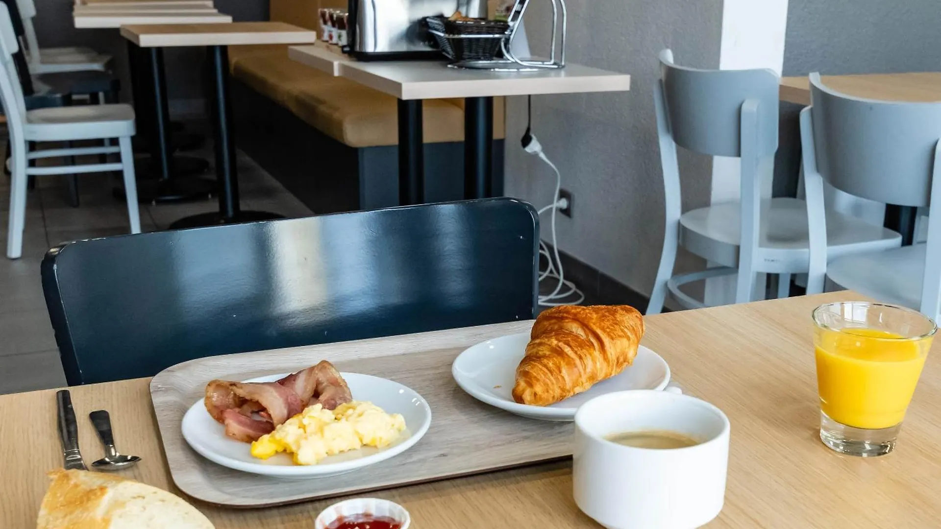 **  B&B Hotel Grenoble Centre Verlaine France